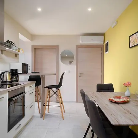 Ulika By Briskva Višnjan