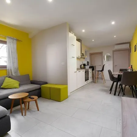 Ulika By Briskva Višnjan